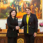 La presidenta de Honduras habla con vicecanciller de China de cooperación, educación y TLC