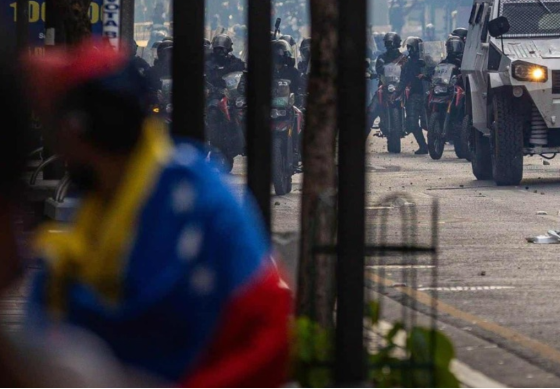 Machado y González Urrutia urgen a policías y militares a impedir “golpe” dado por Maduro