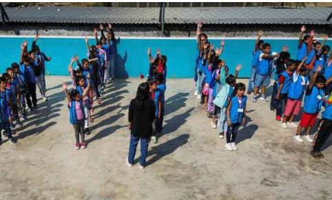 Niños migrantes se gradúan de primera escuela en albergue en la frontera norte de México