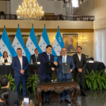 Honduras firma convenio de crédito por L8,750 millones con el CAF