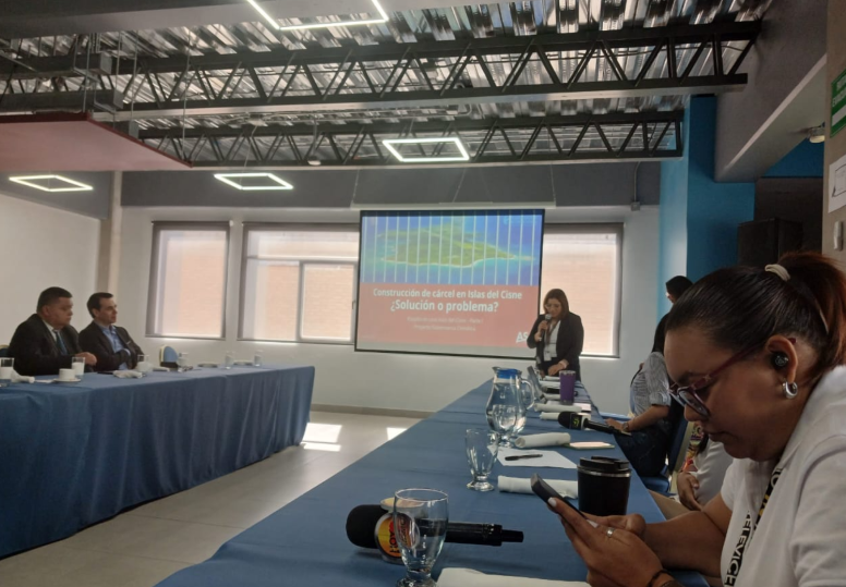 Construcción de cárcel de máxima seguridad en Islas del Cisne