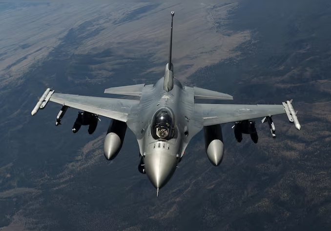 Llegada de F-16 a Ucrania