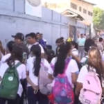 Protesta pacífica para exigir la contratación de más maestros
